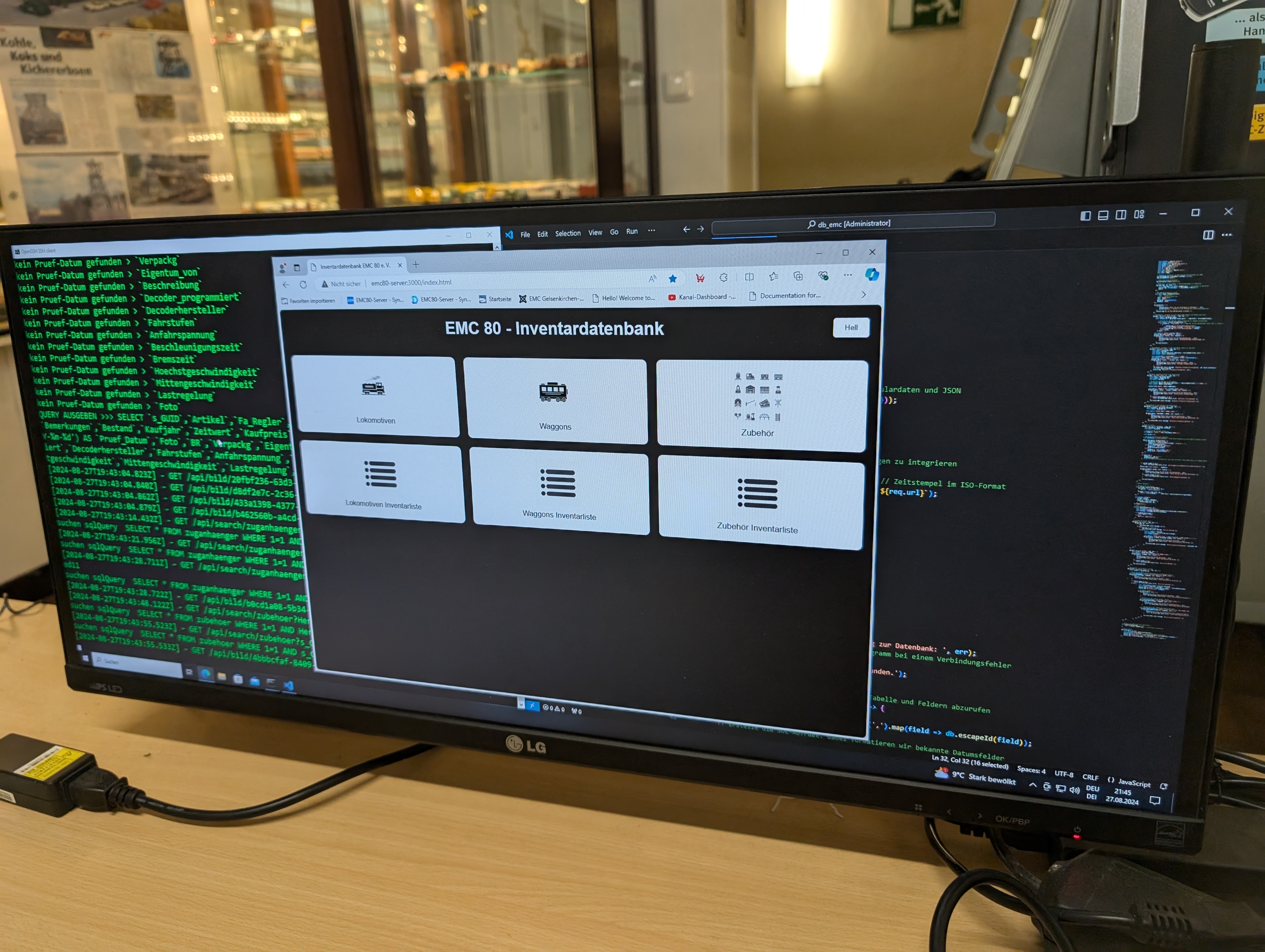 11)	Im Hintergrund des Clubs